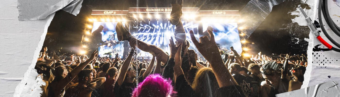 Høy lyd. Høy puls. Høy temperatur. Klar for sommer? / Br&oslash;l det, b&aelig;r det, bli det! Det finnes to typer folk p&aring; festival: de med merch, og de som angrer. Finn bandtr&oslash;yer og festivalutsyr som overlever regnskurer, teltkaos og moshpitten! / Se utvalget