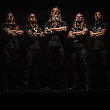Amon Amarth kombinerer fantastiske melodier med gripende fortellinger fra nordiske legender!Bli med i deres stormfulle verden av tordnende riffs og heroiske bragder:F&aring; tak i eksklusivt Amon Amarth-merch idag!